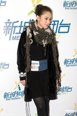 高清图：阿娇(钟欣桐)时尚现身出席活动 力挺好姐妹阿Sa(蔡卓妍)