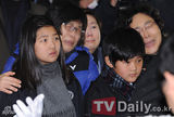 组图：已故崔真实前夫赵成民出殡 子女现身