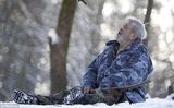 组图：老伞兵以口喂狼四十年不离不弃
