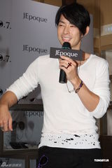 组图：吴建豪为洪金宝儿子电影出演乐团主唱