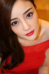 组图：李小璐轻熟造型亮相活动尽显优雅