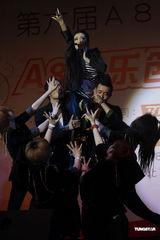 组图：A8发首张女声合辑 郑凡卖力献唱肉搏猛男伴舞