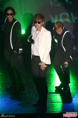 组图：Se7en睽违六年赴台会粉丝秀劲歌热舞