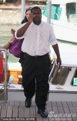 组图：《羞耻》发布会 迈克尔·法斯宾德休闲亮相