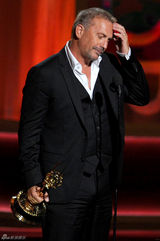 组图：凯文-科斯特纳凭《海菲茨》夺迷你剧最佳男主角