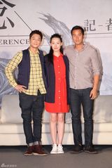 组图：梁洛施减肥复出拍新片 谈李泽楷显尴尬