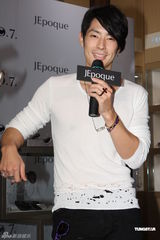 组图：吴建豪为洪金宝儿子电影出演乐团主唱