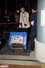 组图：晶刚南沙大婚 给媒体派发盒饭和水果