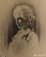 组图：英女王幼年舞台剧照曝光 曾表演中式戏剧