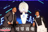 组图：威尔史密斯父子情深 上演“爱的抱抱”