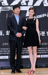 组图：高俊熙孙贤周等亮相韩剧《追踪者》发布会