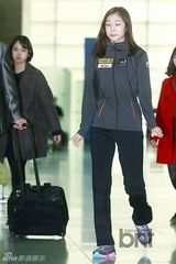 组图：金妍儿机场办记者会 赴克罗地亚比赛