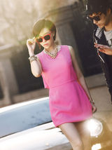 高清组图：韩星佳仁杂志写真 佩戴墨镜秀大腕风范