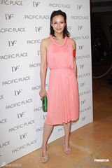 高清图：Lisa S现身时装展秀美腿琦琦裤装别有风情