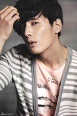 组图：韩国型男元斌春装写真干净帅气