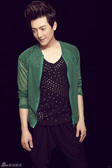 组图：蔡健东宣传照出炉 打造专辑《我错在哪里》