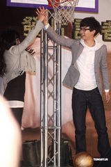 组图：胡夏趁胜追击推新辑 戴爱玲为其发片站台