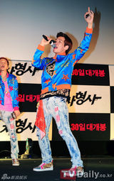 组图：韩片《车刑警》首映演唱会ULALASESSION捧场