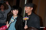幻灯图：《岁月神偷》庆功 吴君如亲密接触水晶熊