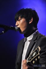 组图：2AM郑振云个唱赵权与李昶旻出席助威