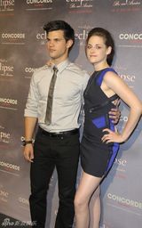 幻灯图集：《月食》登陆德国 斯图尔特秀身材