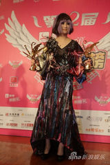 组图：尚雯婕惊异造型盘点 老人妆独领风骚