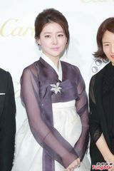 组图：郭晶晶携夫恩爱亮相 如再怀胎想生女儿