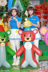 组图：Crayon Pop戴头盔现身握手会 大跳热舞