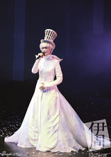 组图：李宇春型格大片 演唱会幕后花絮曝光