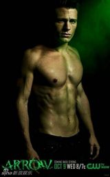 组图：《绿箭侠》再曝海报 脱衣半裸露腹肌性感