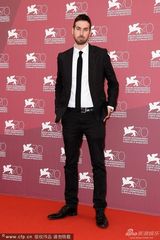 组图：《圣餐》发布会 导演西装革履来撑场