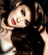 组图：梅根-福克斯登杂志封面 复古妆容冷艳性感