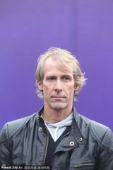 组图：《变4》重庆武隆开机 迈克尔-贝搞怪