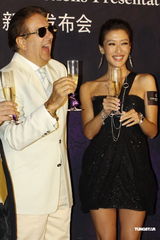 组图：谢婷婷现身为名表站台 身着黑裙性感迷人