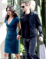 组图：《老友记》莫妮卡蓝裙出镜  感慨重聚难