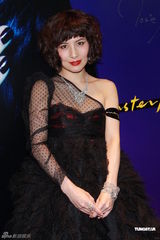 组图：何超仪代言珠宝排场大 北京演出反响佳或北上