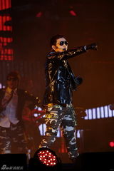 组图：Rain北京个唱劲歌热舞 湿身性感大秀中文