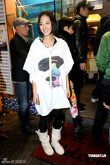 幻灯图：《线人》杀青设宴 谢霆锋不知2胎是男是女