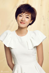 组图：万茜清爽气质写真 尽显女神魅力