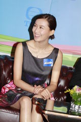 组图：徐子珊怨黄宗泽胡须扎人 陈法拉称吻戏不卫生