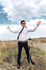 组图：黑龙新单曲首发 时尚写真宣传照曝光