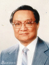 组图：金庸多张旧照曝光 年轻时标致又帅气