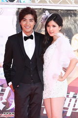 组图：贺军翔情动小周慧敏 赞郑元畅服役照帅气