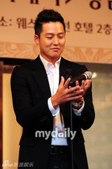 组图：金基德赵敏秀等出席《圣殇》庆功宴