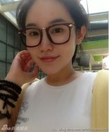 组图：好声音那英组冠军萱萱美艳私照 红唇性感