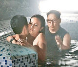 组图：《夜蒲3》曝海报 嫩模巨乳横卧肉光四射