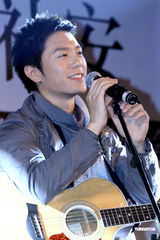 高清组图：韦礼安北京宣传新碟 用歌声温暖观众