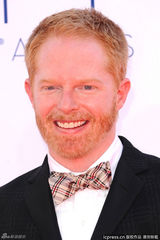 组图：《摩登家庭》男星杰西-泰勒-弗格森携男友秀默契