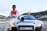 组图：张译“车模”初体验 感受速度与激情