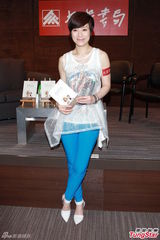 组图：张可颐劝邓萃雯勿太执着 望早发电视牌照